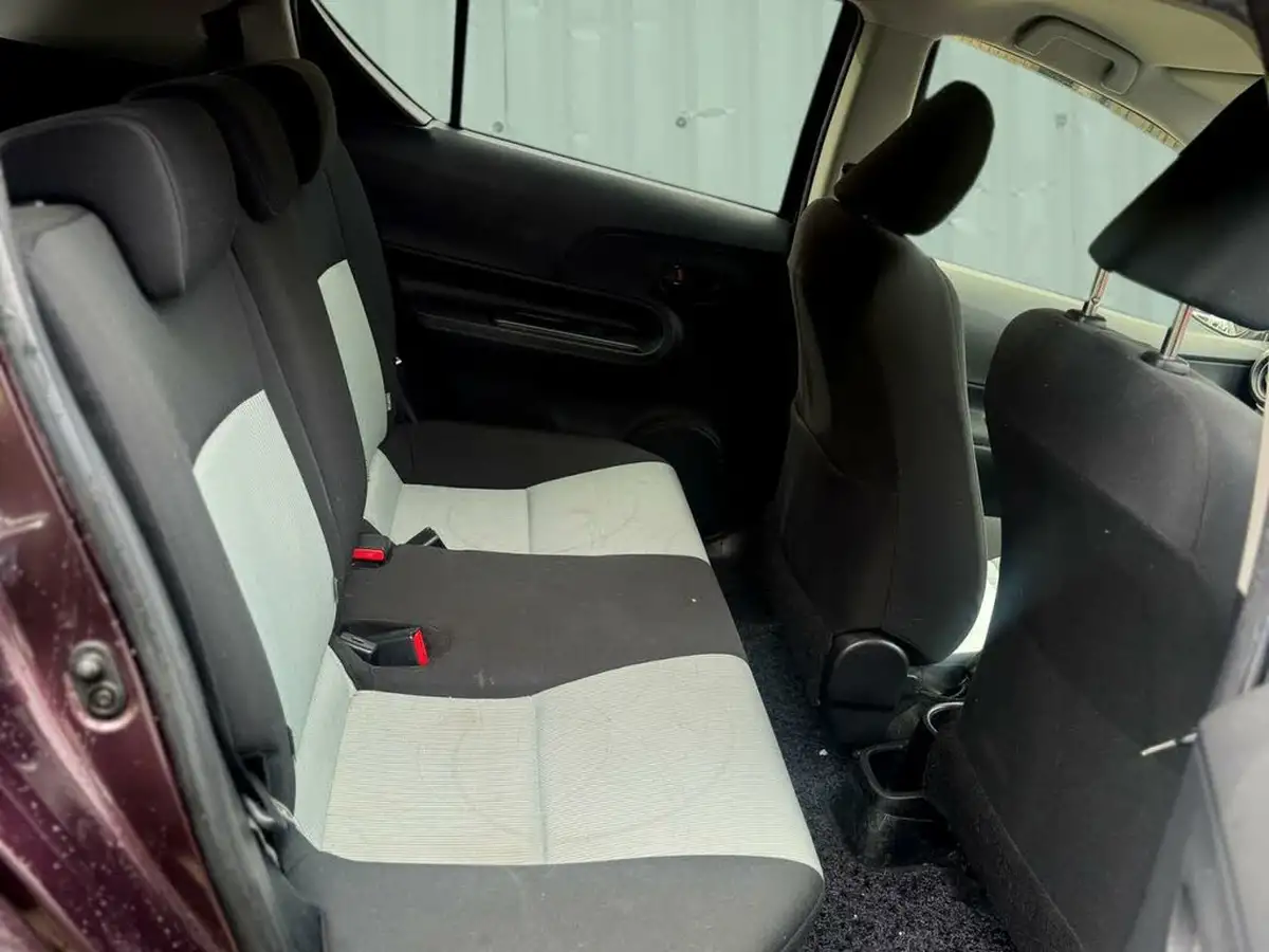 2014-toyota-yaris-big-17