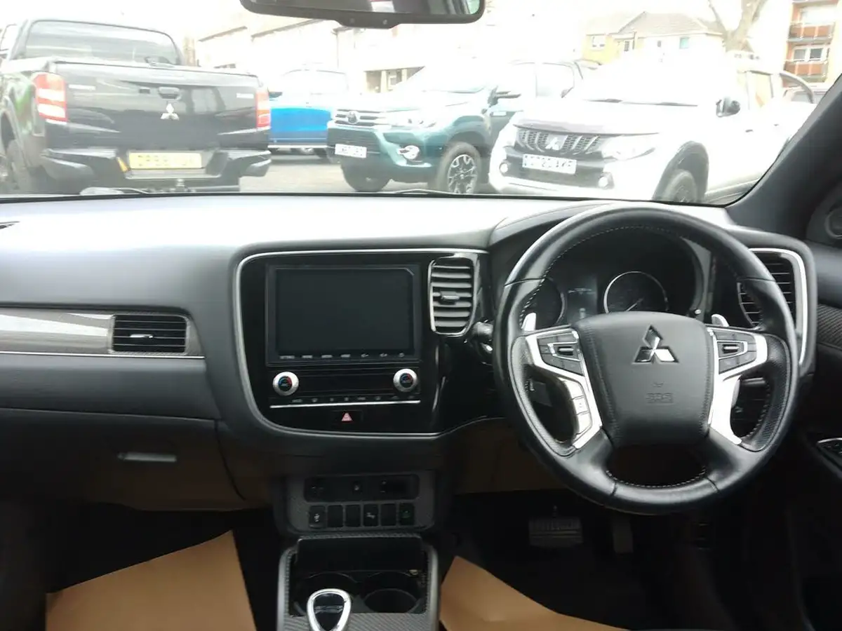 2019-mitsubishi-outlander-24-dynamic-phev-big-20