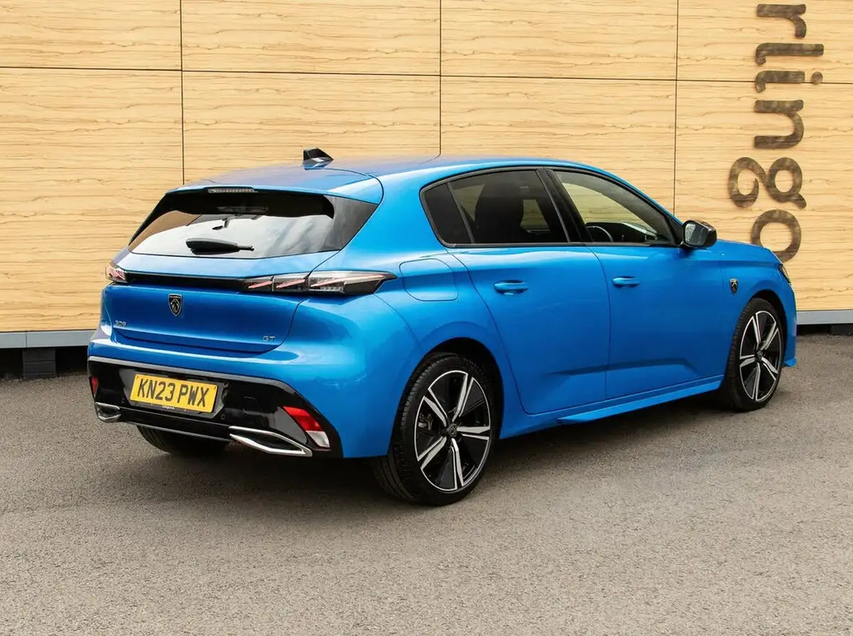 2023-peugeot-308-15-bluehdi-gt-130ps-big-3