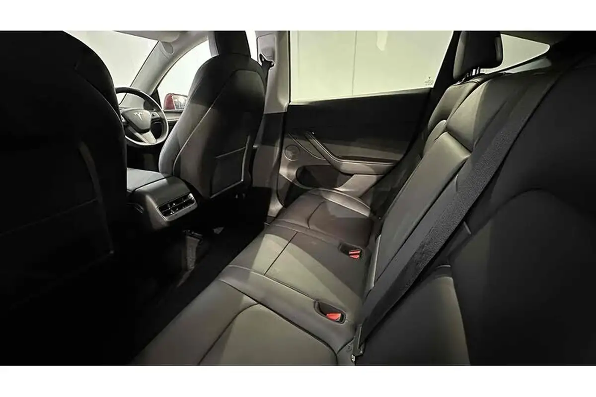 2022-tesla-model-y-e-long-range-big-21