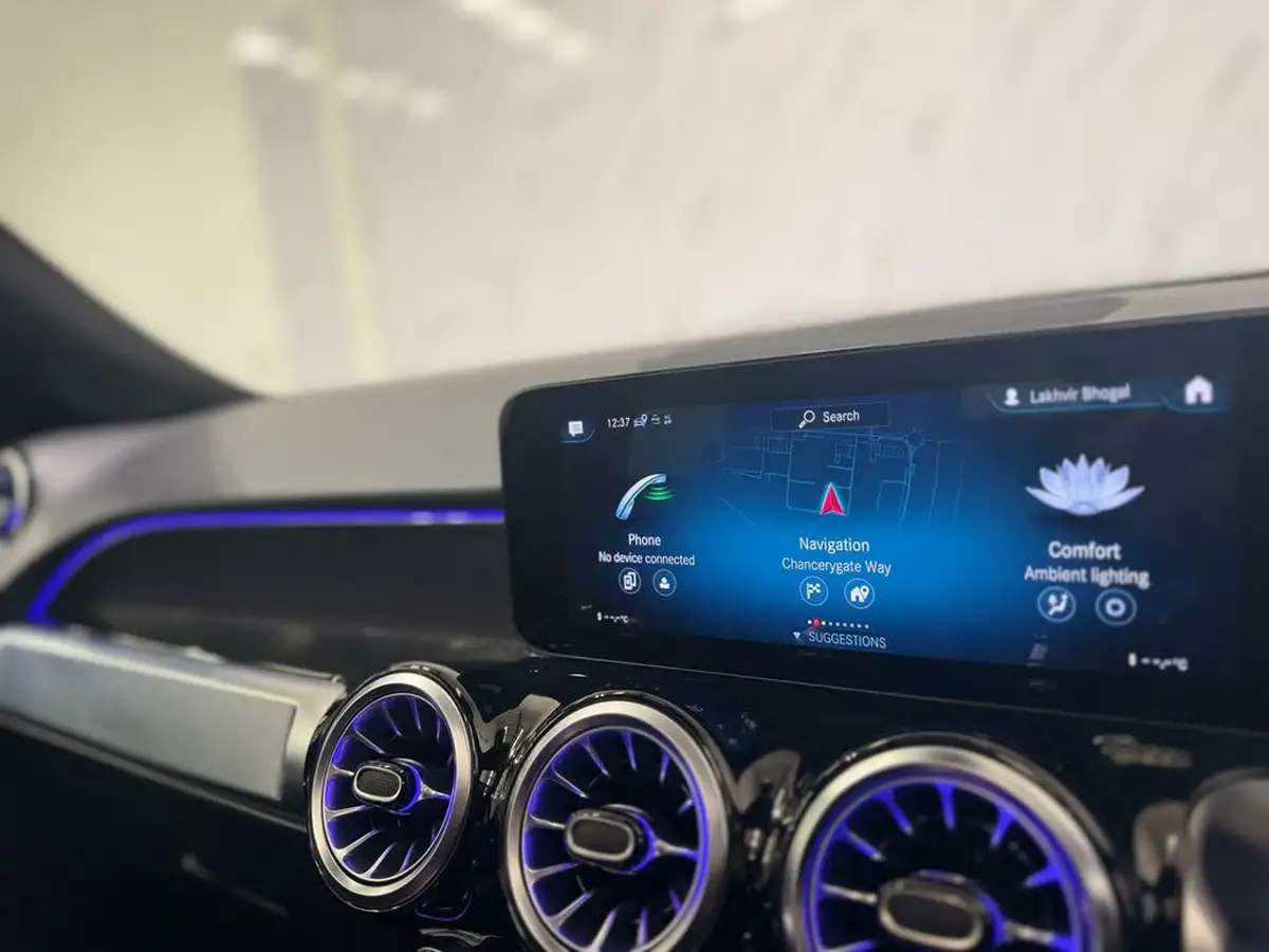 2023-mercedes-benz-glb-class-13-glb200-amg-line-premium-plus-night-edition-big-25