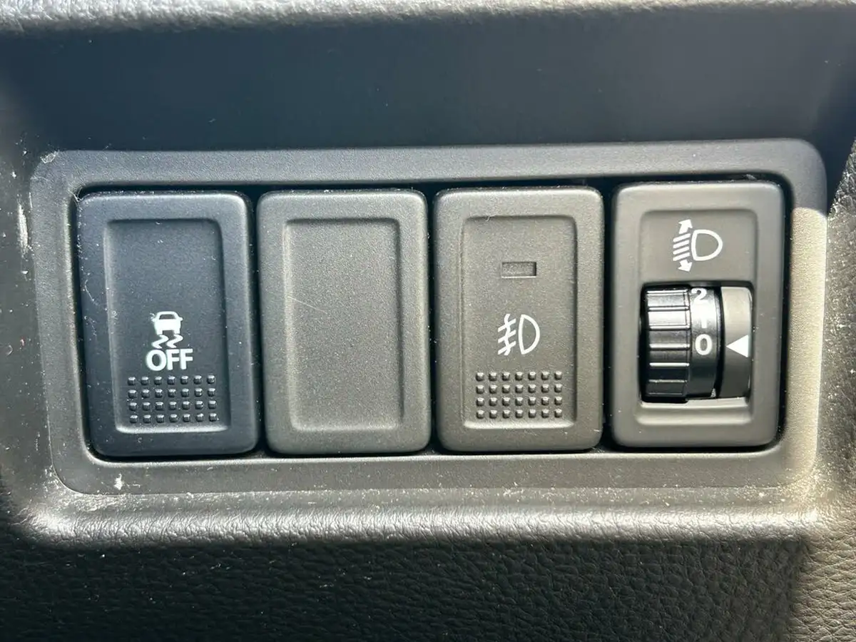 2015-suzuki-swift-12-sz2-3d-big-14