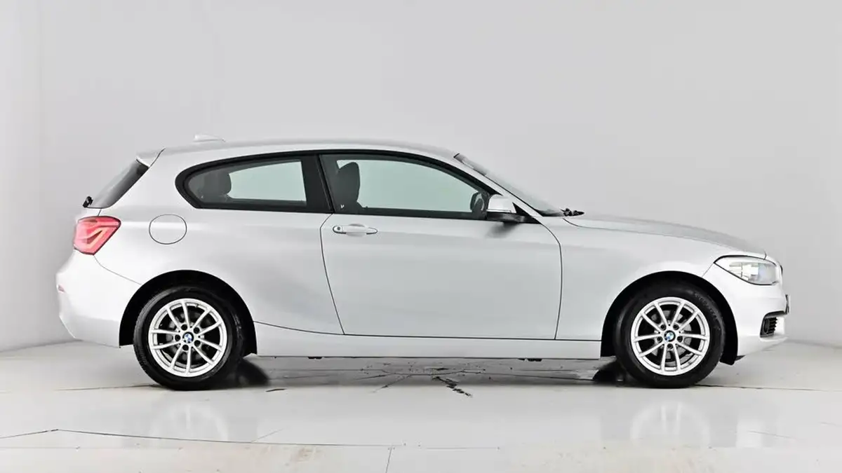2017-bmw-1-series-20td-118d-se-3d-big-74