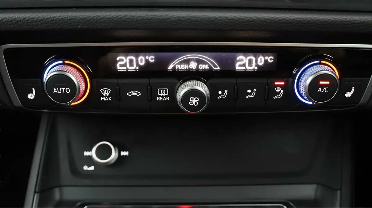 2022-audi-q3-15-35-tfsi-black-edition-codcomfort-sound-pack-station-wagon-big-12