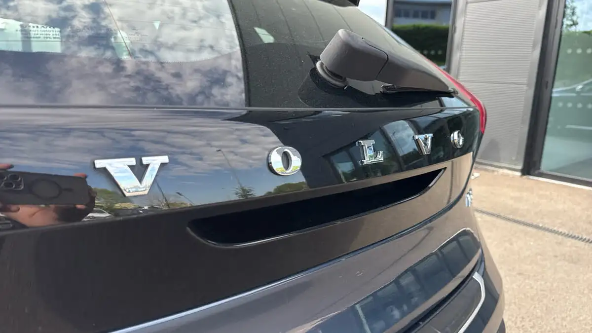 2017-volvo-v40-15-t3-cross-country-pro-big-25