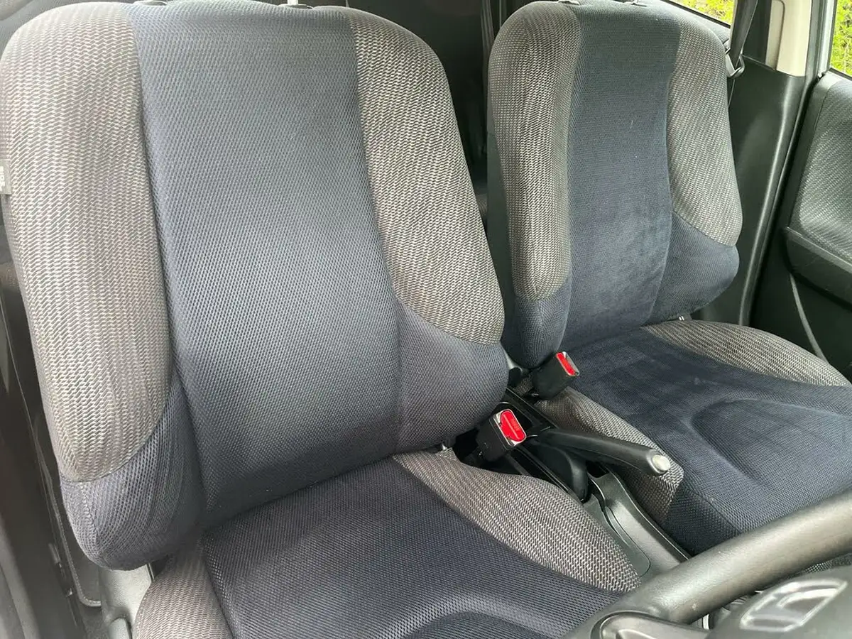 2012-honda-jazz-14-es-big-21