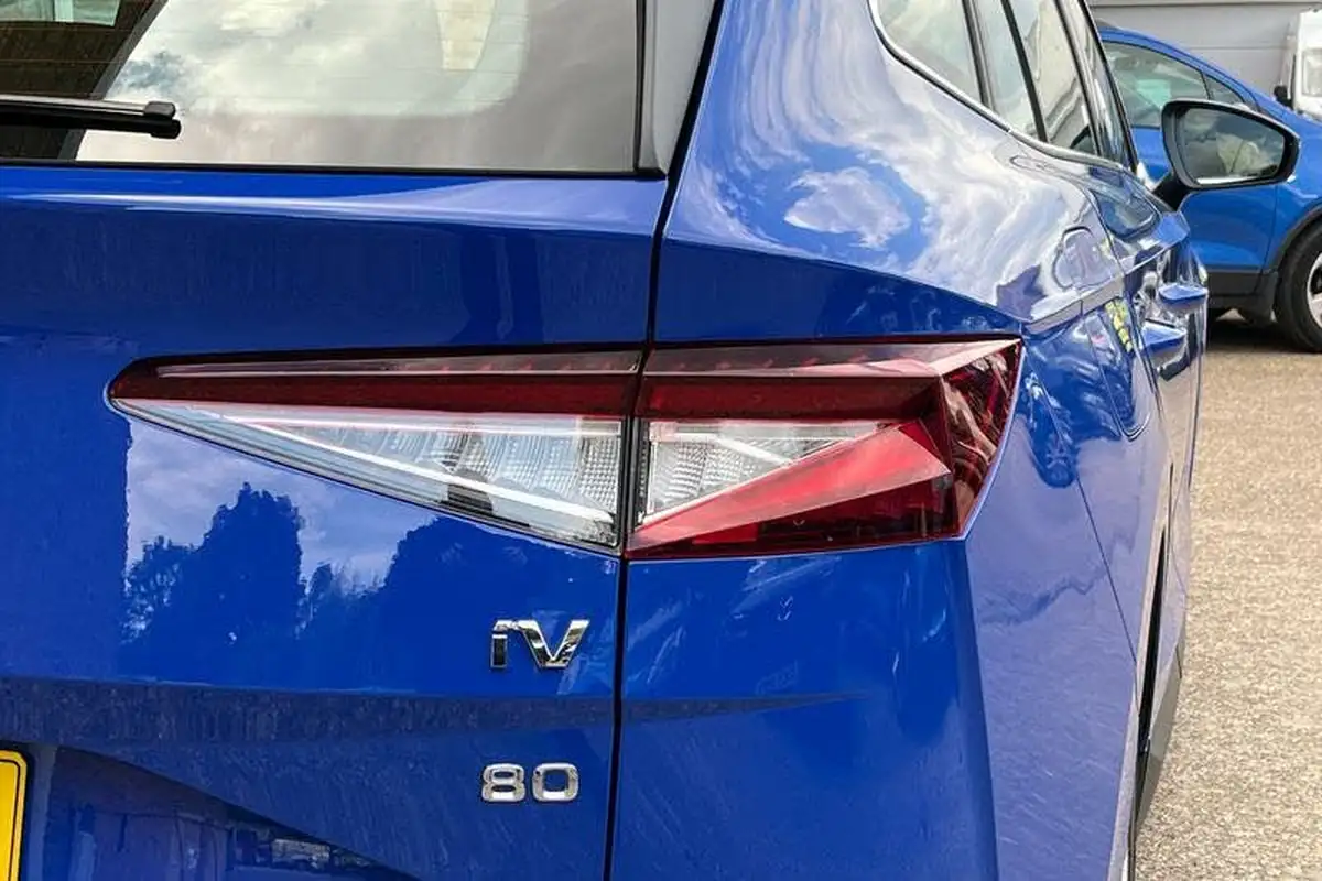 2023-skoda-enyaq-e-80-82-kwh-station-wagon-big-32