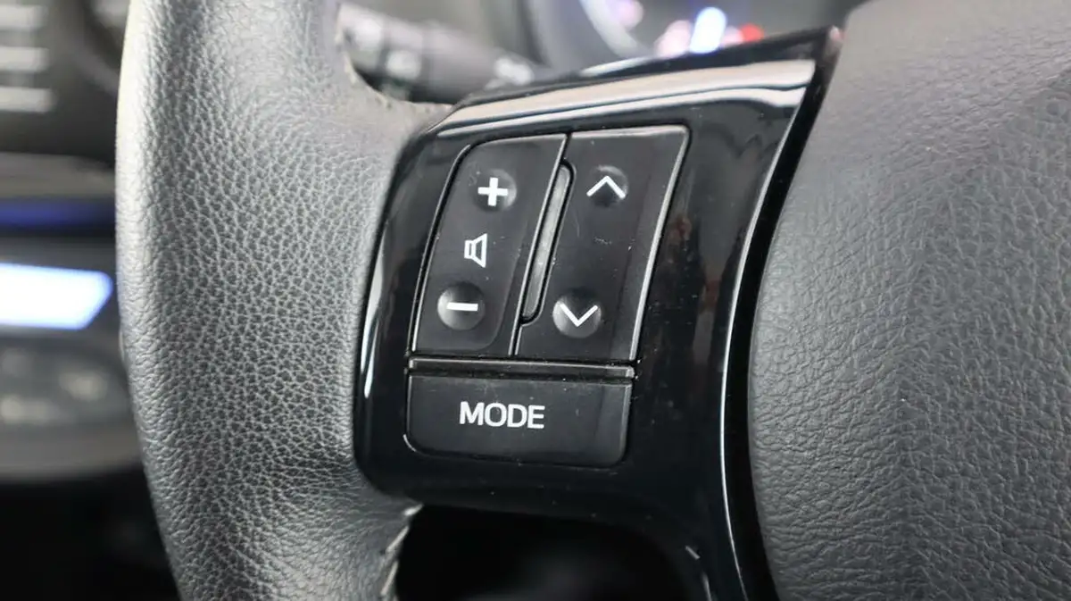 2020-toyota-yaris-15-vvt-i-icon-tech-98bhp-hybrid-1497cc-e-cvt-big-22