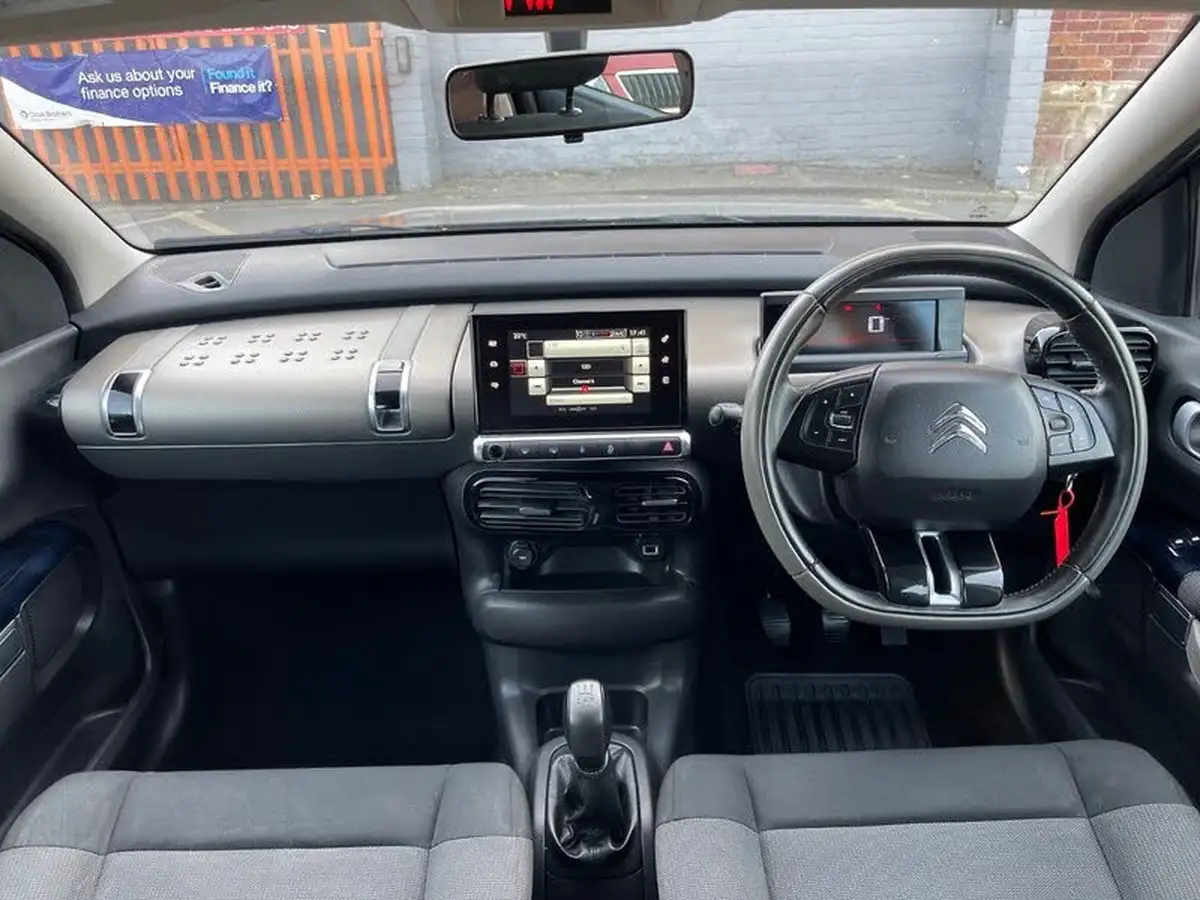 2015-citroen-c4-cactus-16bluehdi-feel-big-13