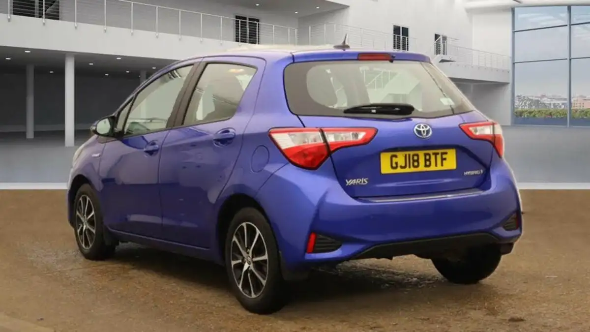 2018-toyota-yaris-15-vvt-i-icon-tech-98bhp-hybrid-1497cc-e-cvt-big-2