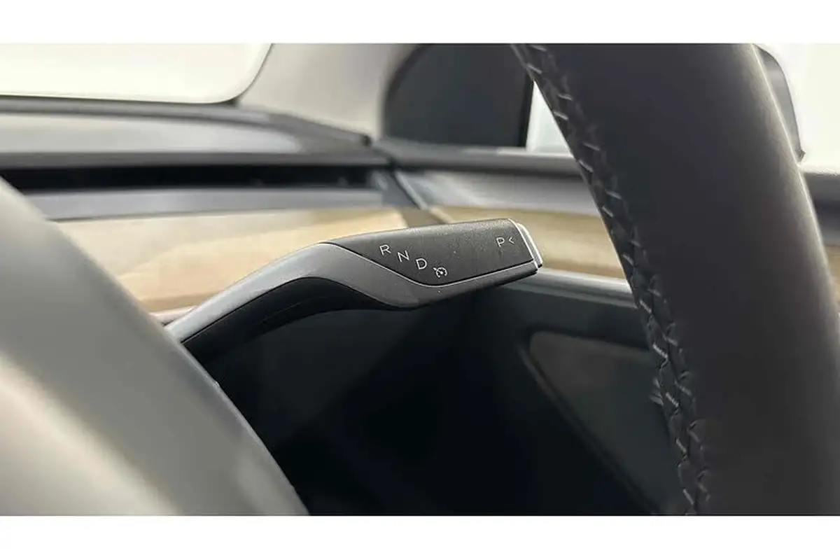 2022-tesla-model-y-e-long-range-big-35