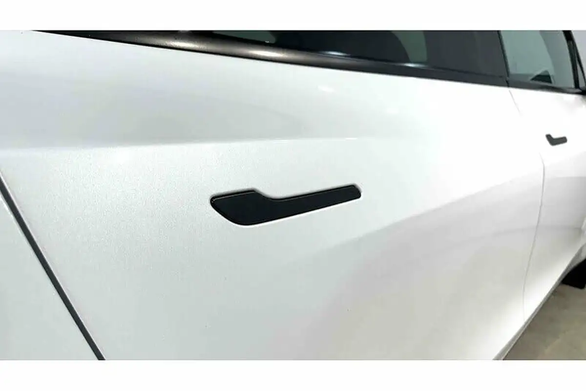 2022-tesla-model-y-e-long-range-big-13