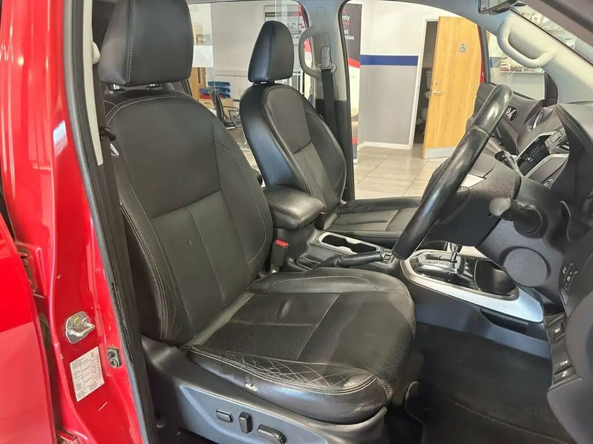 2017-nissan-navara-23dci-tekna-auto-big-8