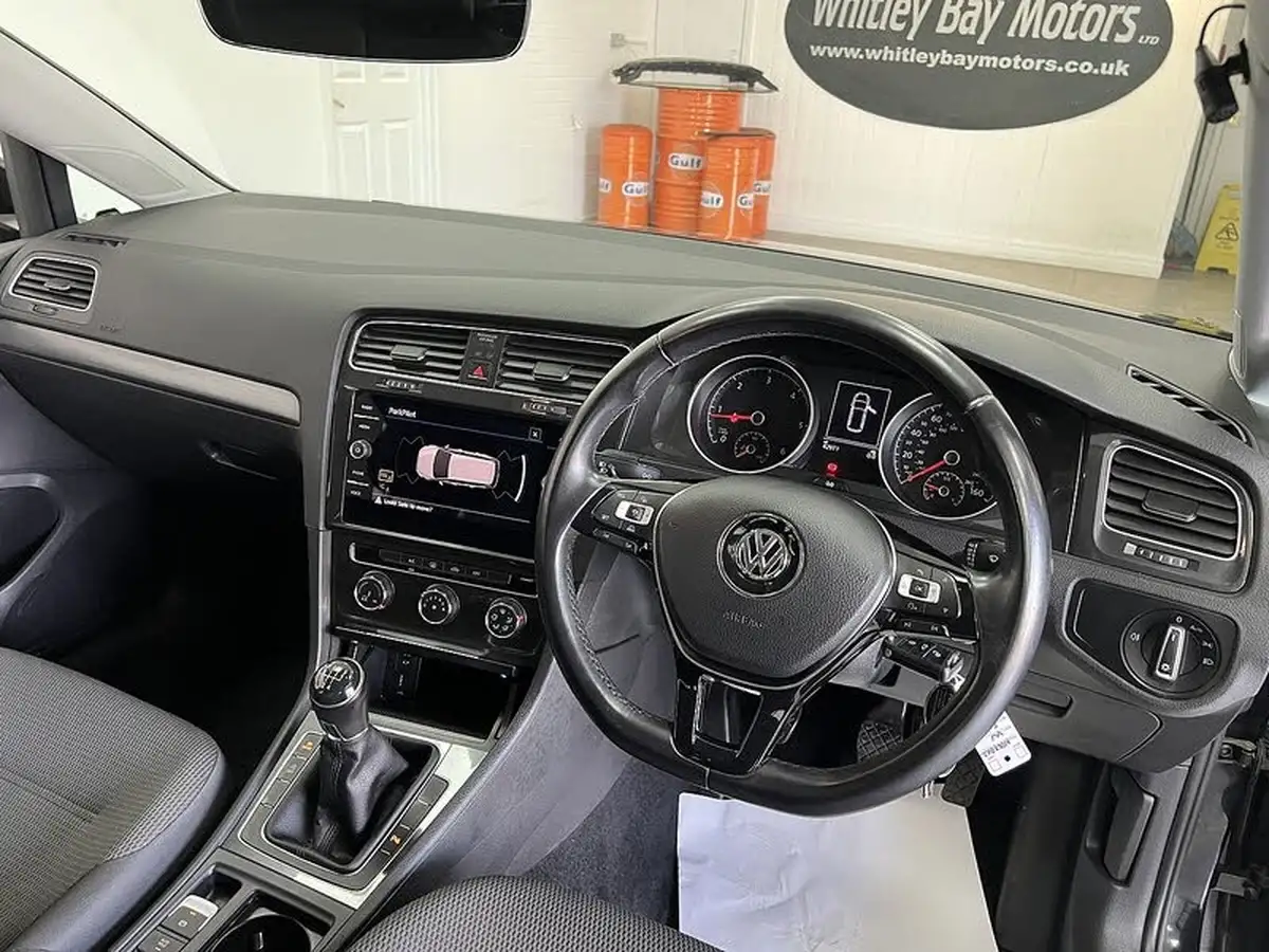 2019-volkswagen-golf-16tdi-se-estate-5d-big-9
