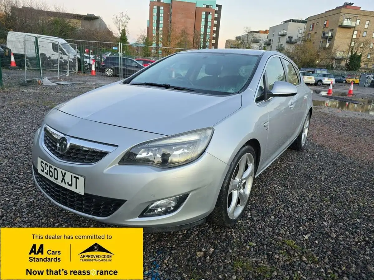 2010-vauxhall-astra-16-sri-16v-vvt-115ps-hatchback-5d-auto-big-2