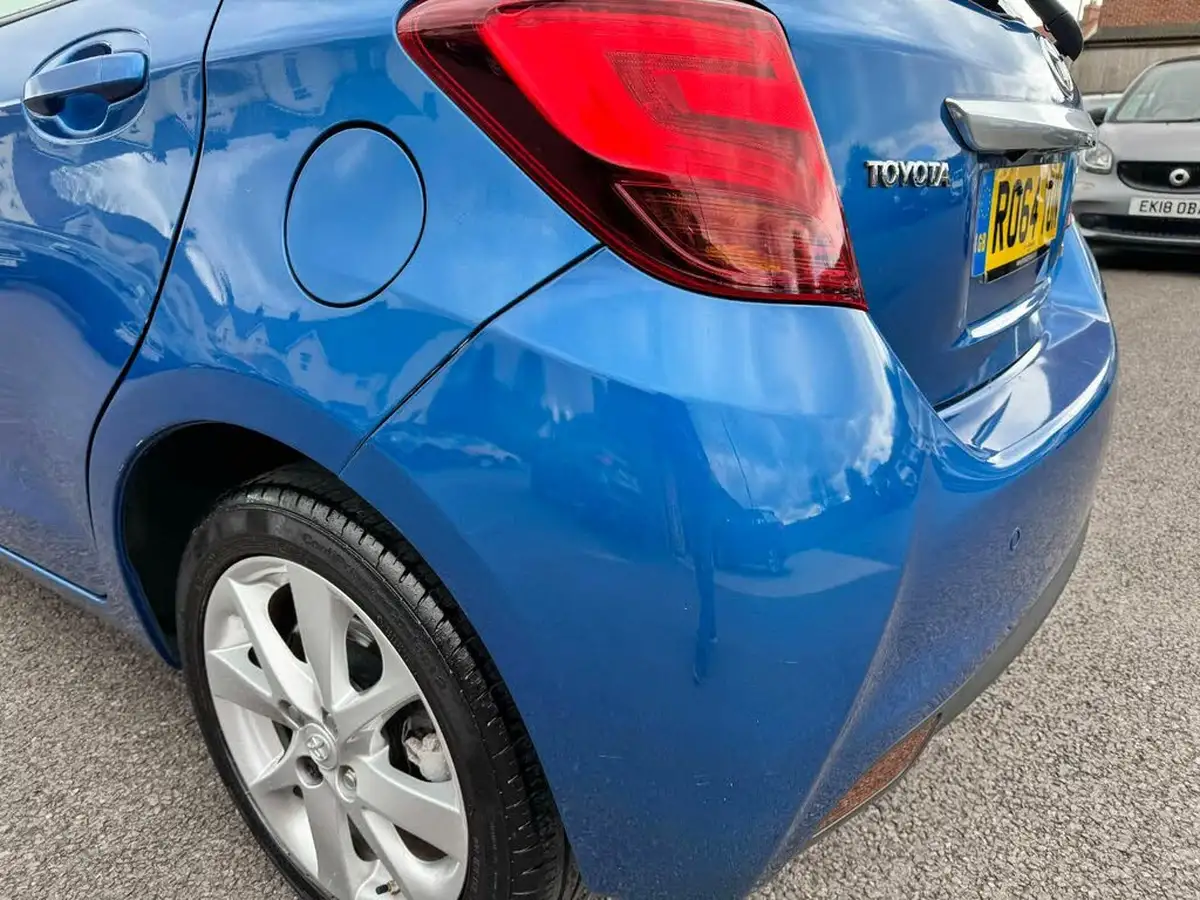 2015-toyota-yaris-15-vvt-i-excel-hybrid-15in-big-25