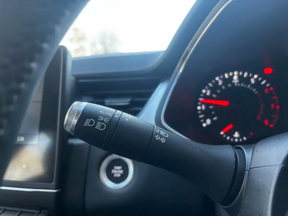 2020-renault-captur-10-tce-play-100bhp-big-24