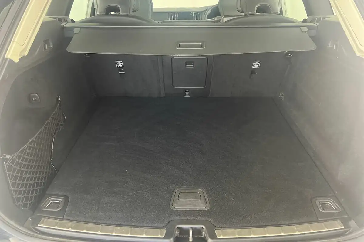 2022-volvo-xc60-20-b5-core-big-7