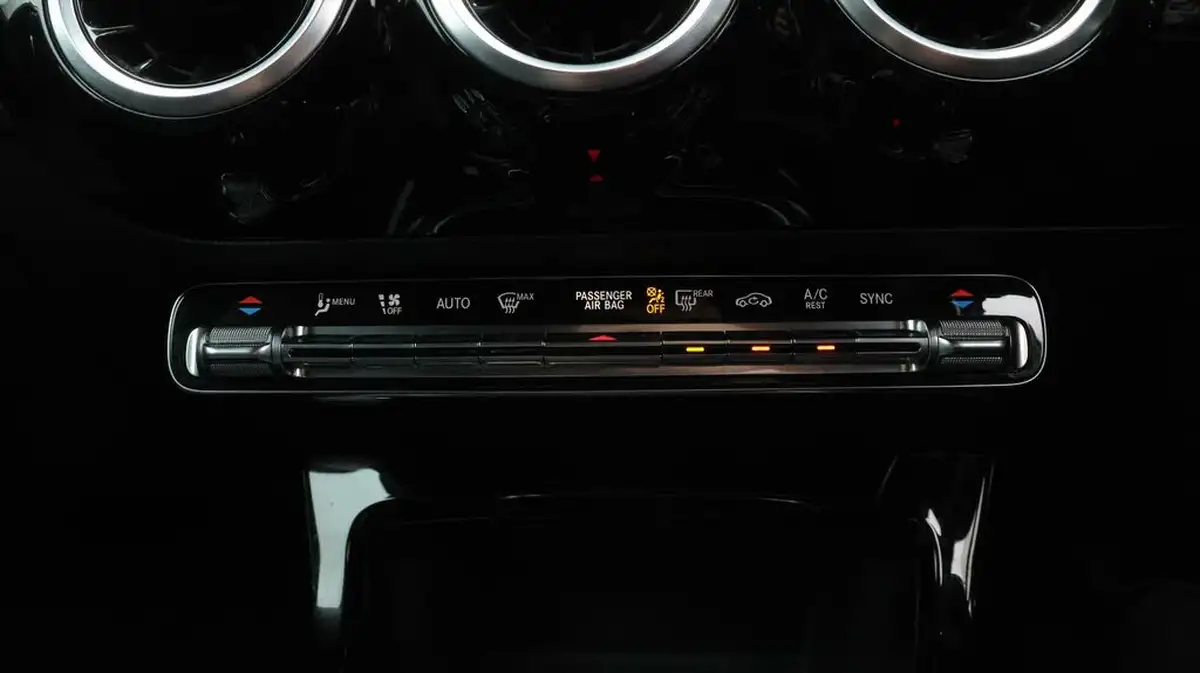 2020-mercedes-benz-a-class-13-a200-amg-line-hatchback-5d-big-12