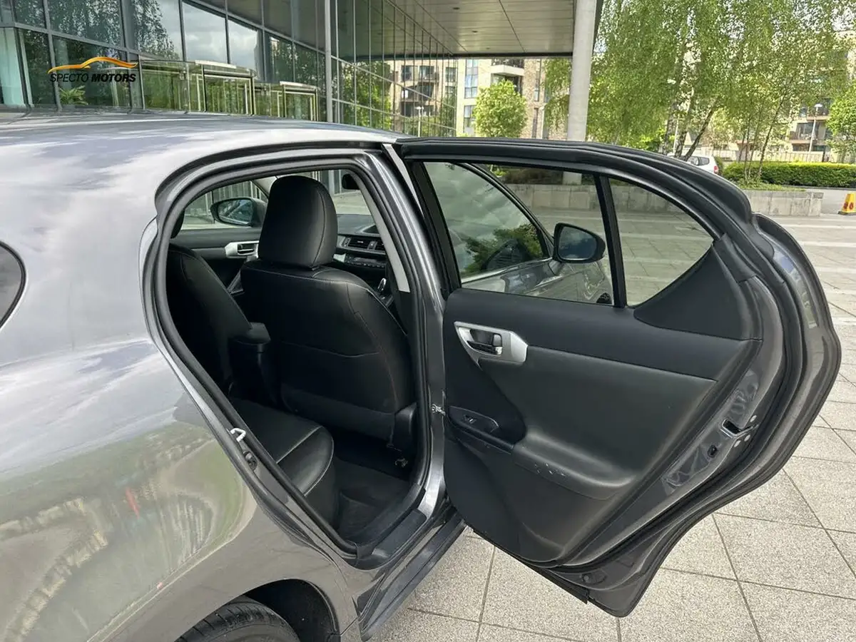 2013-lexus-ct-200h-18-advance-big-19