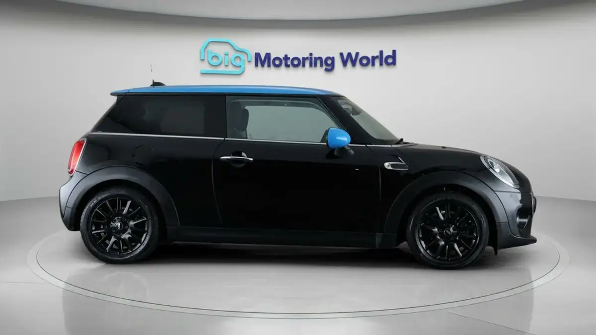 2019-mini-cooper-15-cooper-classic-hatchback-3d-big-8