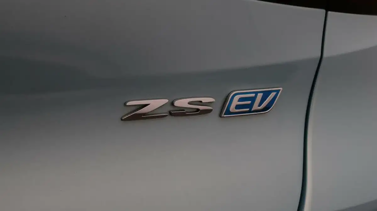2021-mg-zs-suv-e-exclusive-ev-big-22