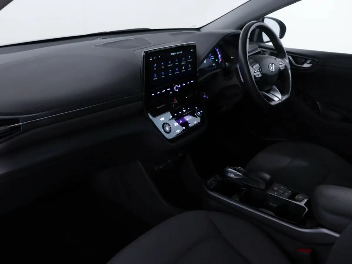 2022-hyundai-ioniq-e-premium-electric-big-35