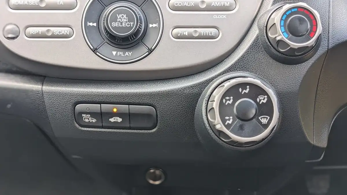 2010-honda-jazz-12-s-big-12