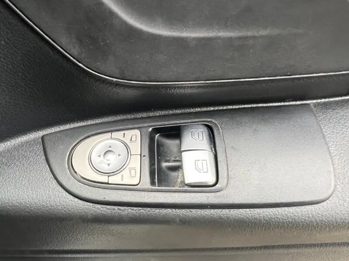 2021-mercedes-benz-vito-20cdi-114-progressive-l2-134bhpeu6dt-panel-1749cc-9g-tronic-big-37