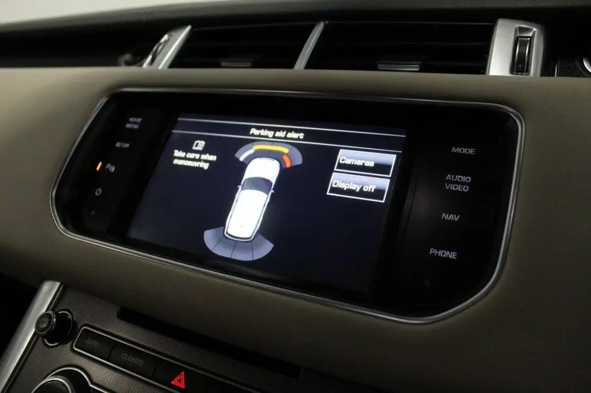 2014-land-rover-range-rover-sport-30-sd-v6-hse-big-26