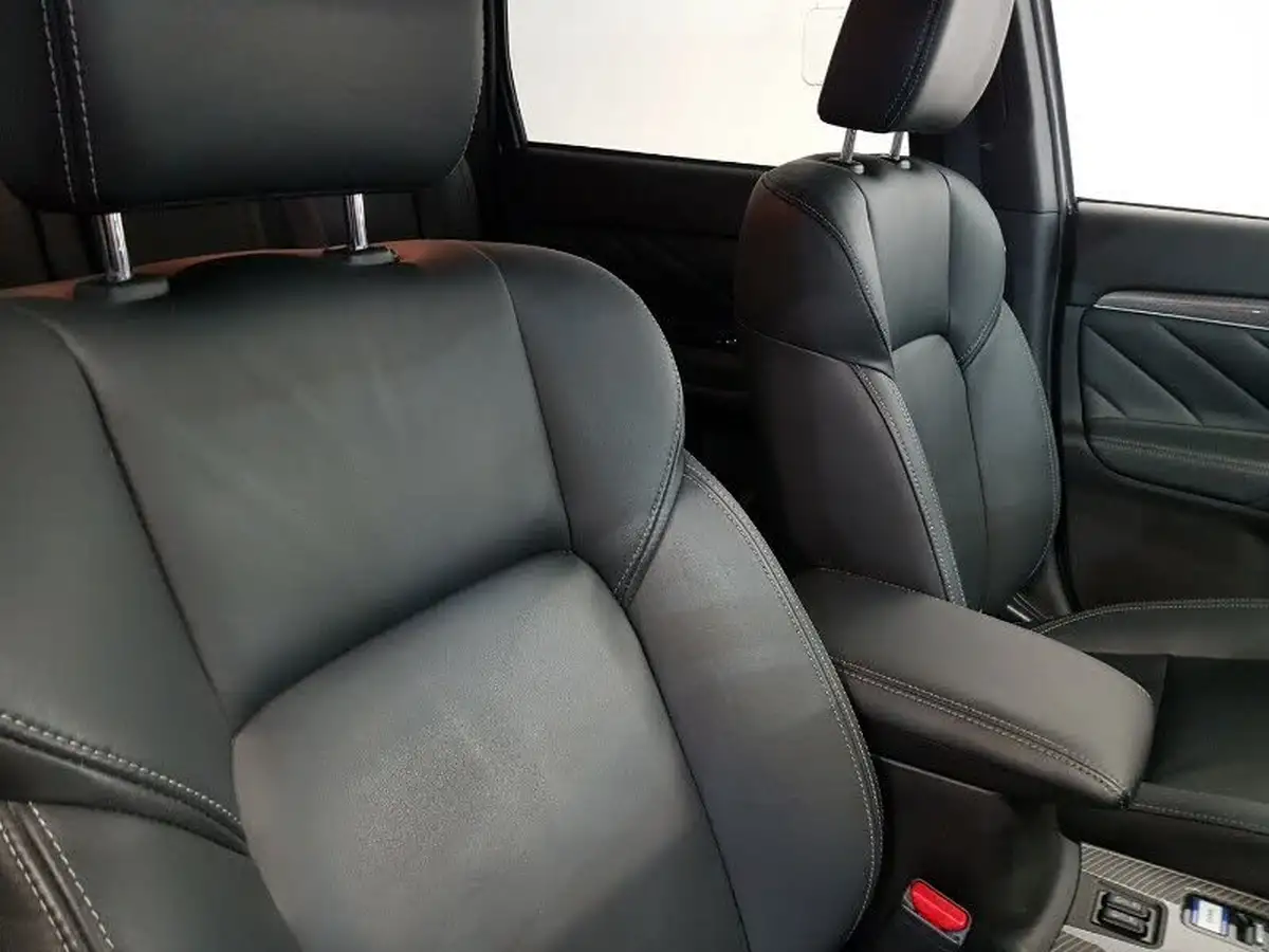 2018-mitsubishi-outlander-24-4h-phev-big-18