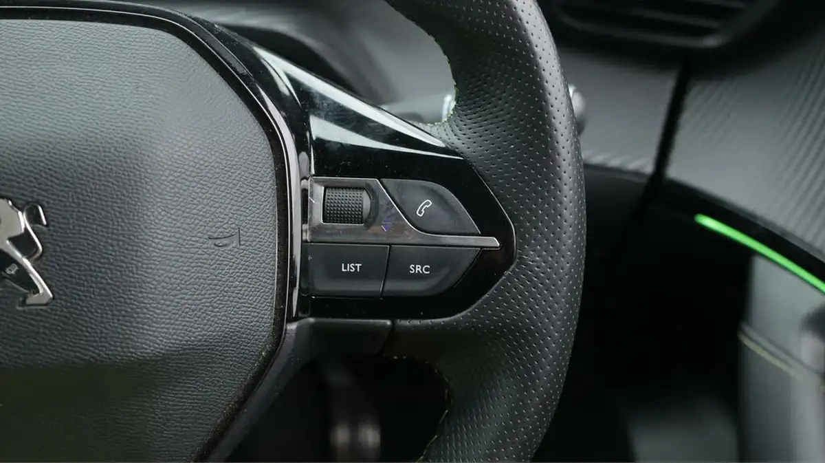 2022-peugeot-2008-suv-12-puretech-gt-big-25