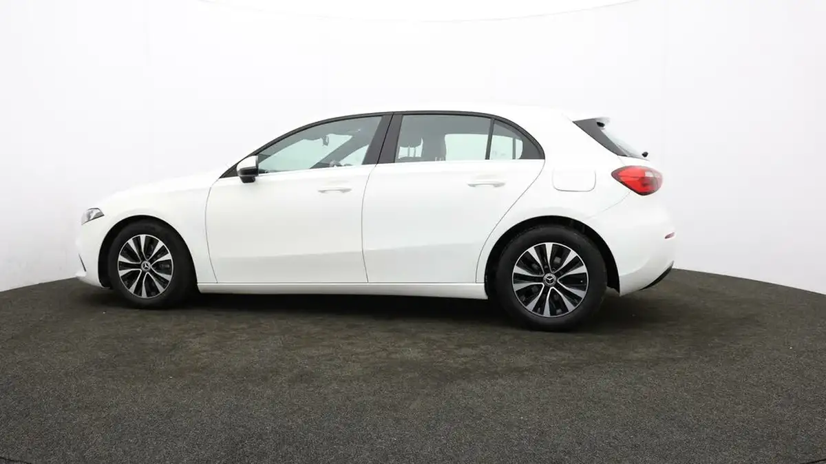 2020-mercedes-benz-a-class-15d-a180d-se-big-62