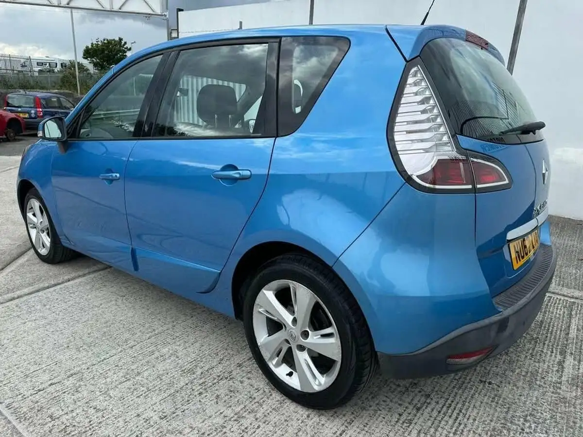 2012-renault-scenic-16-dynamique-tom-tom-big-2