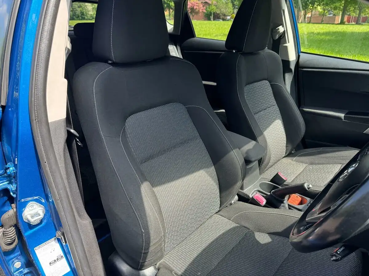 2014-toyota-auris-18-vvt-i-hsd-icon-plus-hatchback-big-15