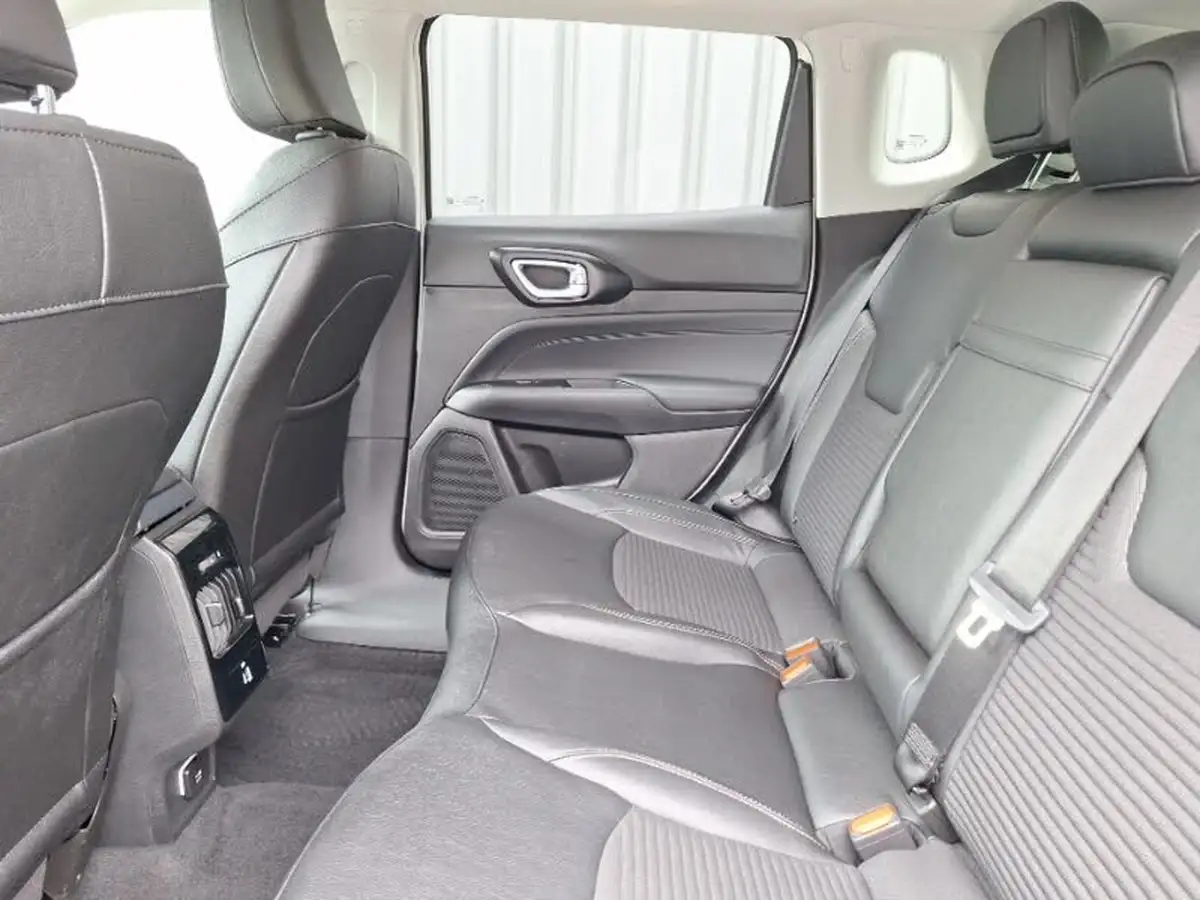 2023-jeep-compass-15-limited-big-5