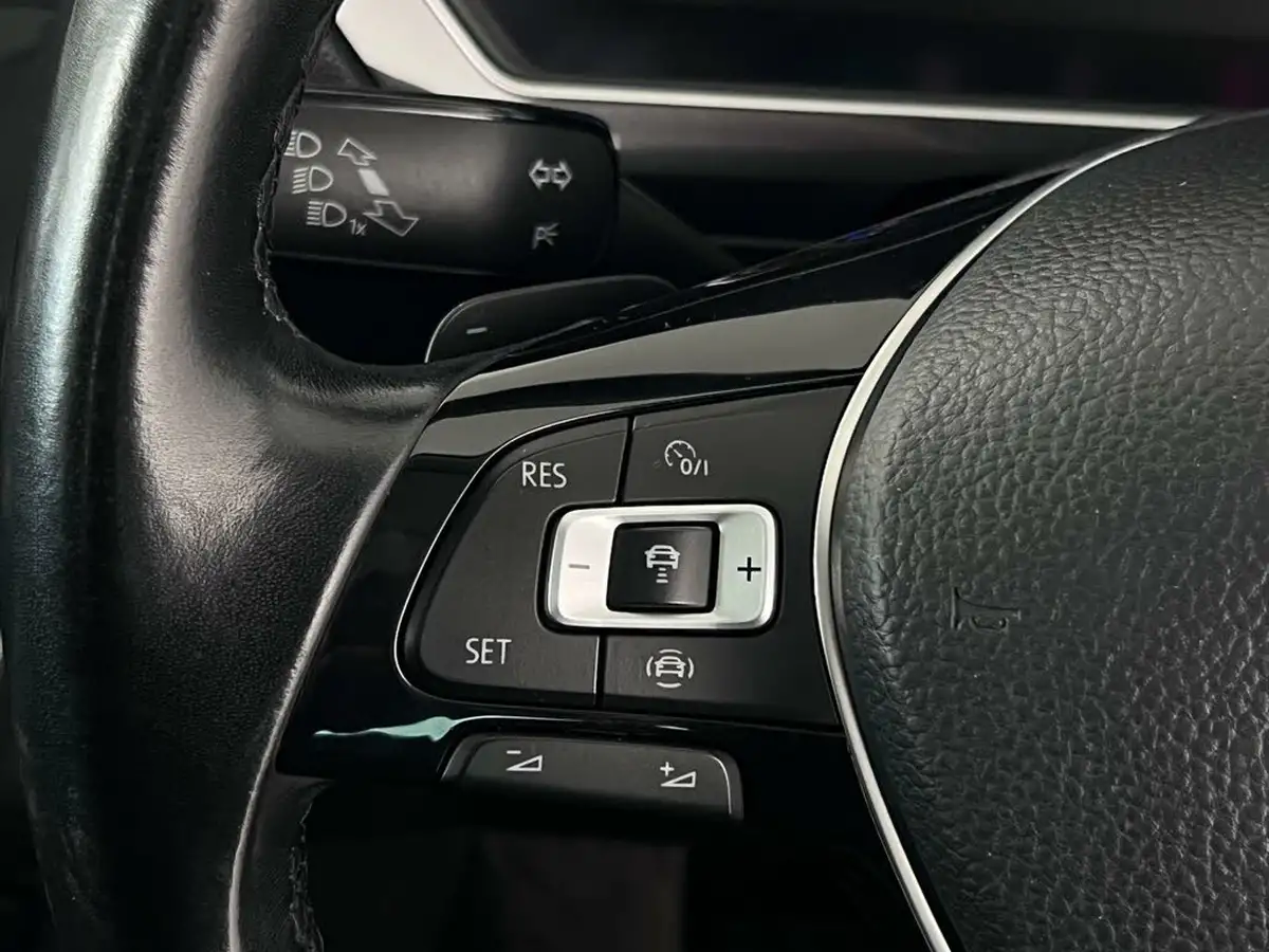 2019-volkswagen-tiguan-allspace-20bitdi-sel-scr-big-17