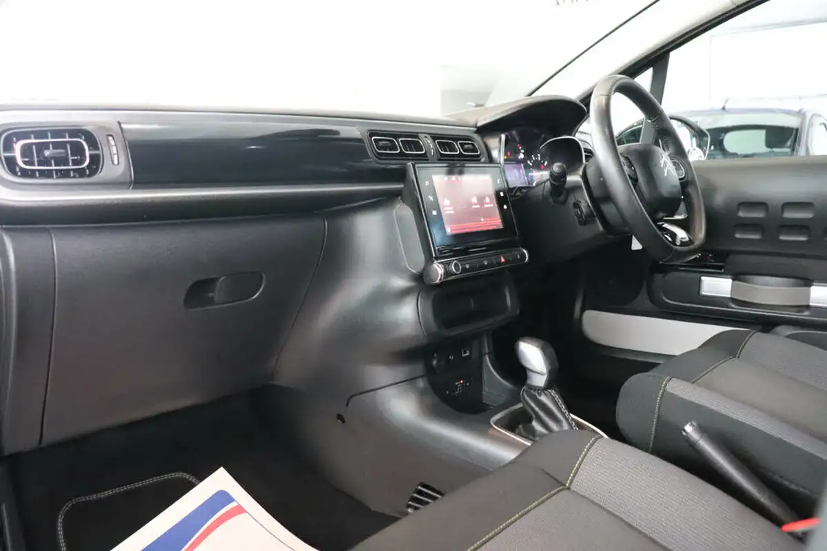 2018-citroen-c3-12-puretech-flair-110ps-ss-eat6-big-3