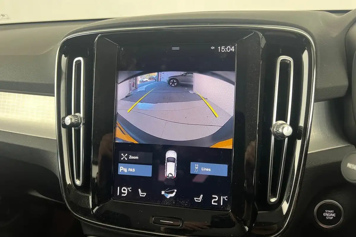 2022-volvo-xc40-15-t4-inscription-expression-big-15