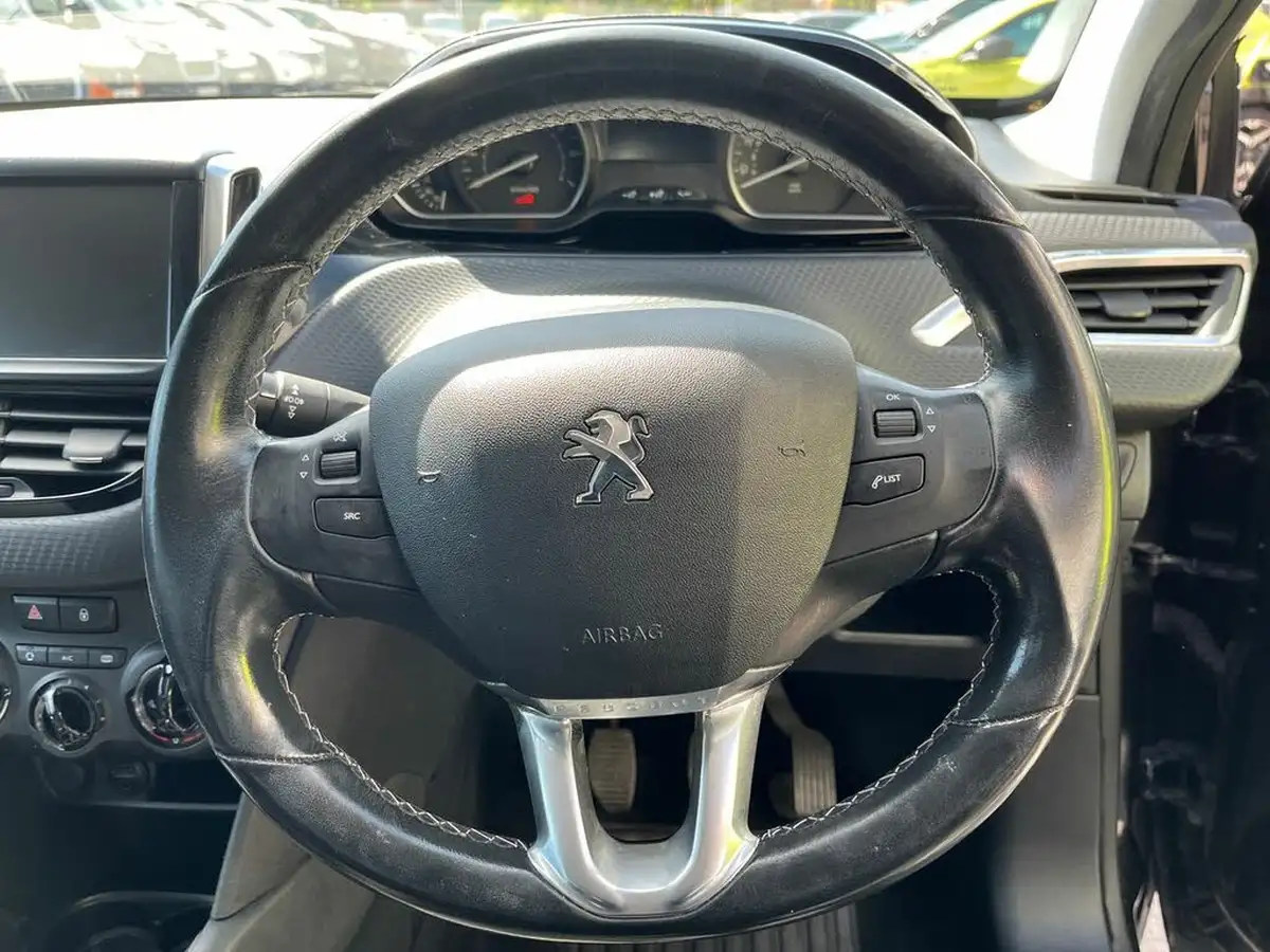 2017-peugeot-208-12-puretech-allure-premium-big-23