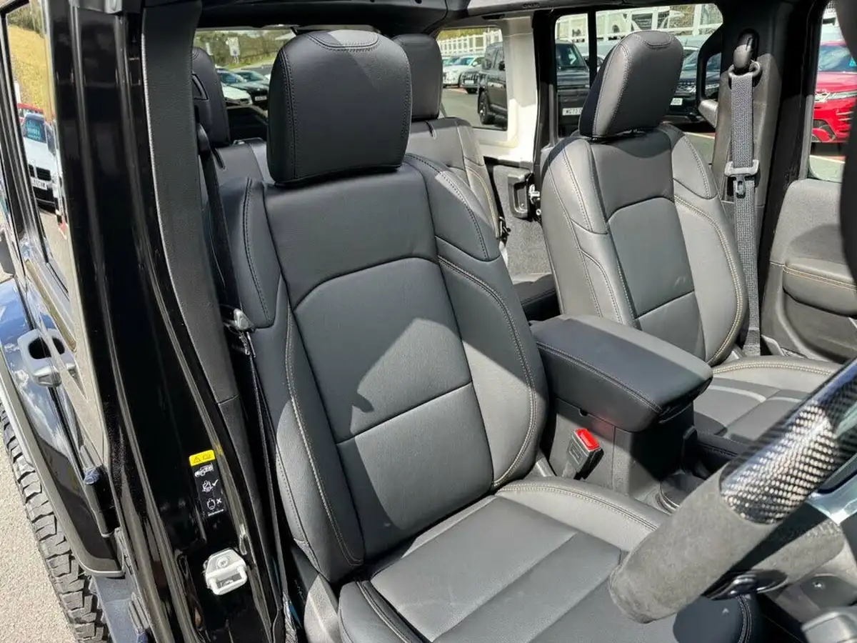 2025-jeep-wrangler-big-10
