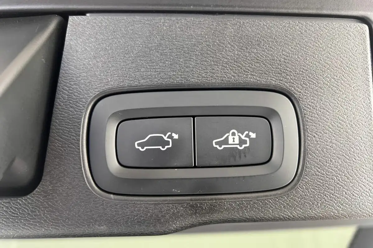 2024-volvo-xc60-20-b5-plus-big-25