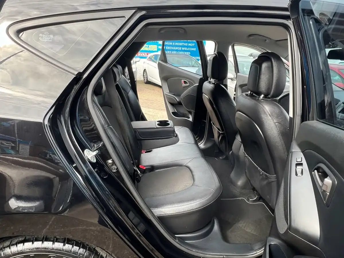 2013-hyundai-ix35-17td-se-nav-big-36