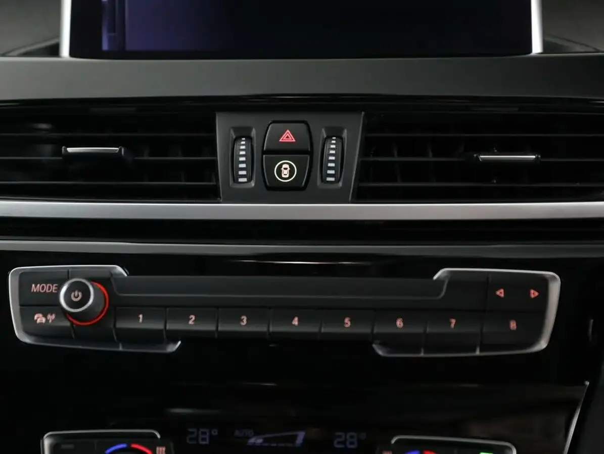 2022-bmw-x1-20-sdrive20i-xline-big-40