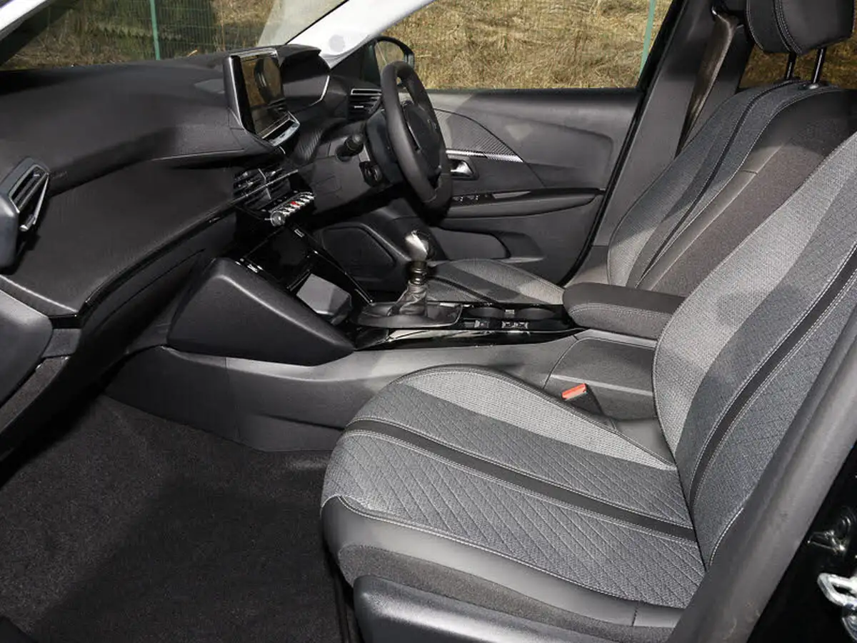 2025-peugeot-208-12-puretech-allure-big-4