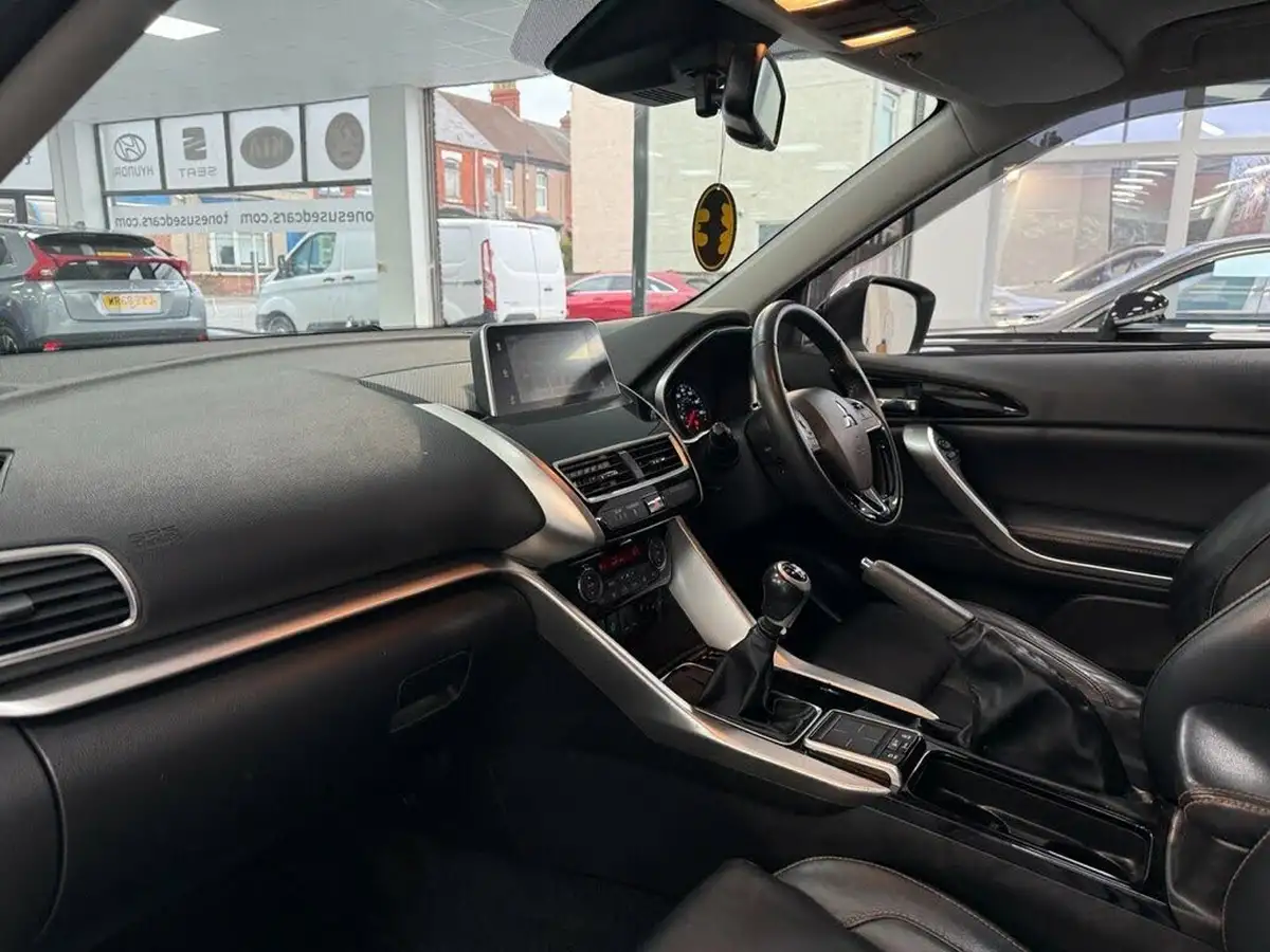 2019-mitsubishi-eclipse-cross-15-black-big-24