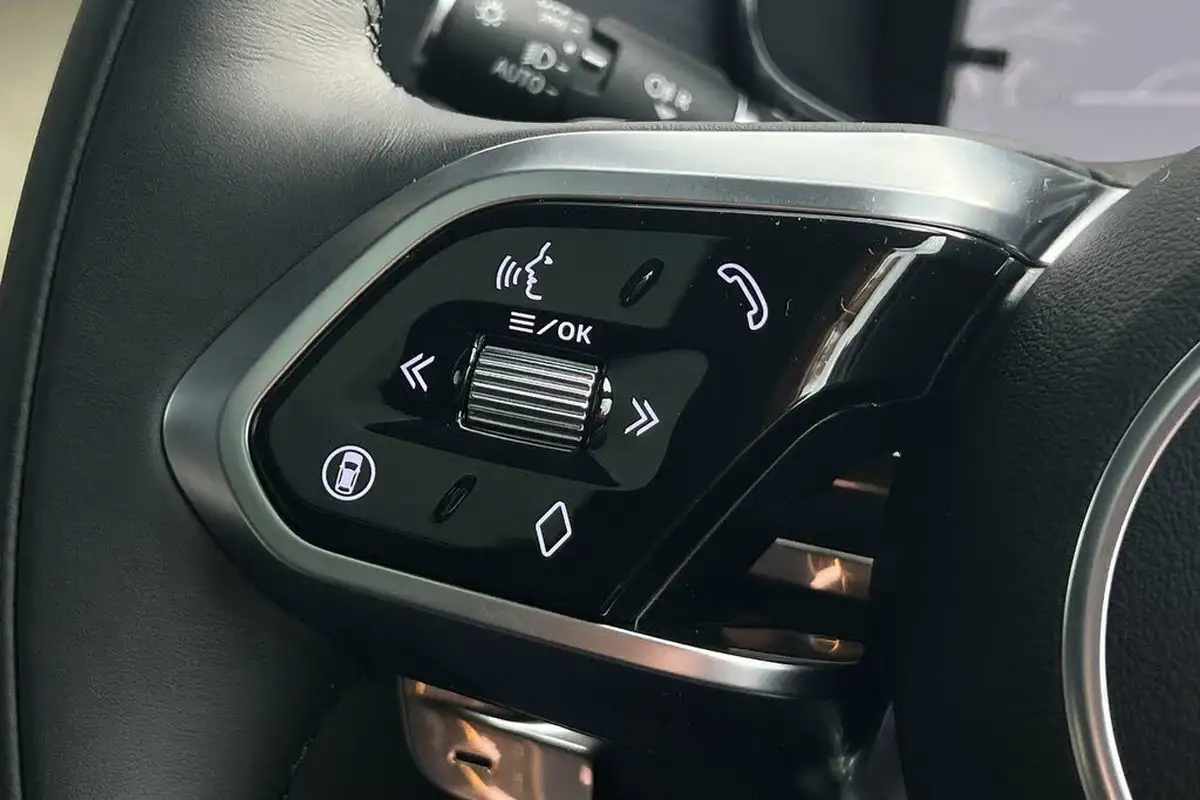 2024-jaguar-f-pace-20-d200-r-dynamic-hse-black-big-37