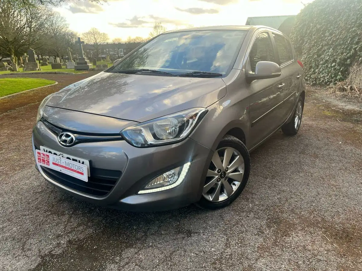 2012-hyundai-i20-14-style-99bhp-big-40