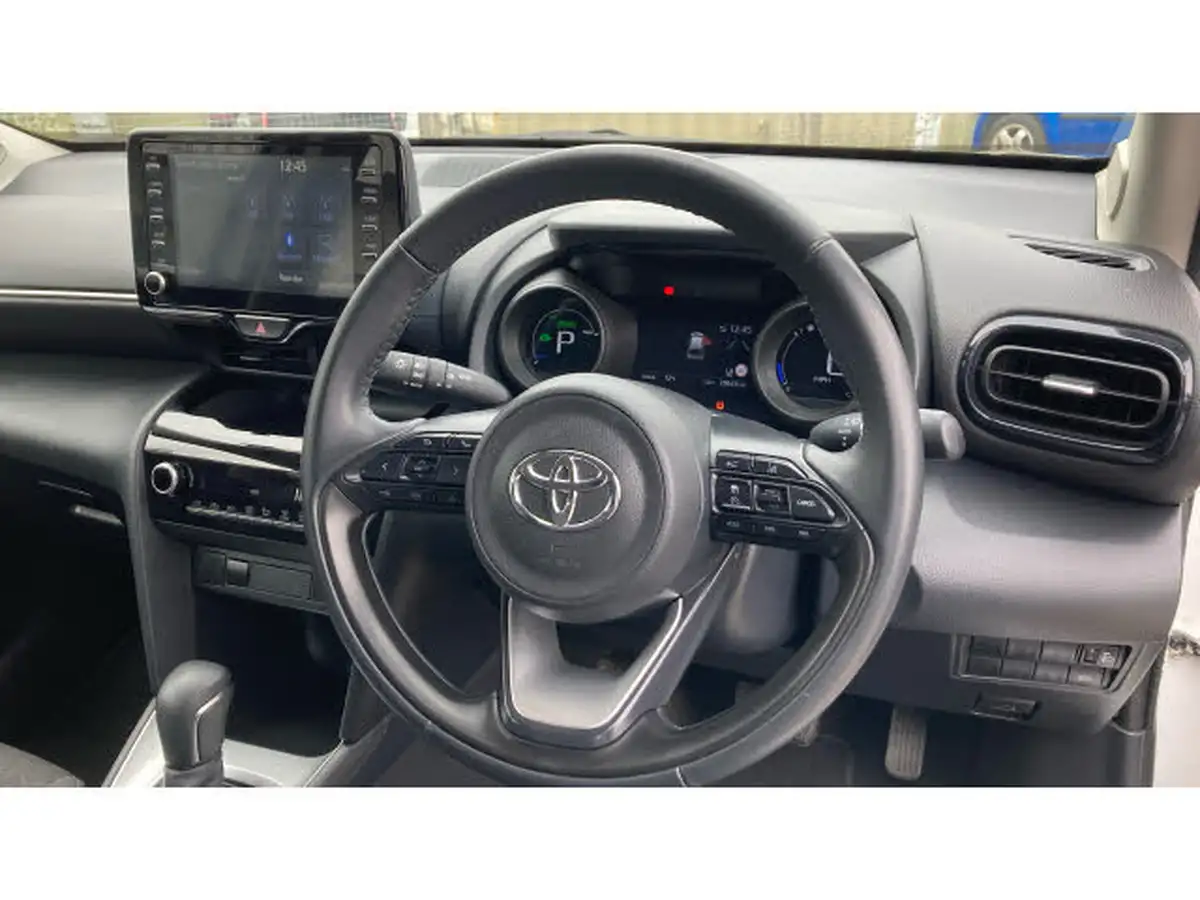 2023-toyota-yaris-cross-15-vvt-i-icon-big-7