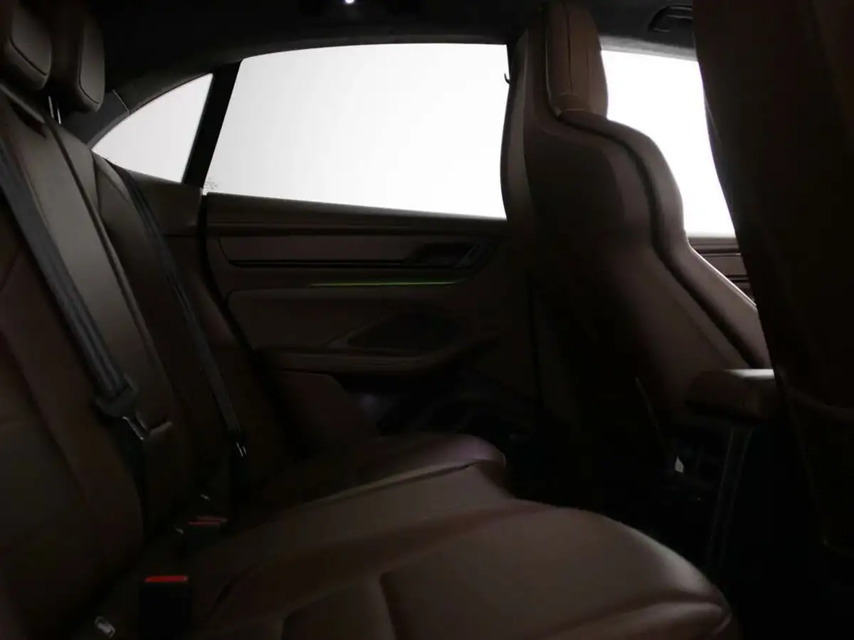 2024-porsche-macan-e-turbo-electric-big-45